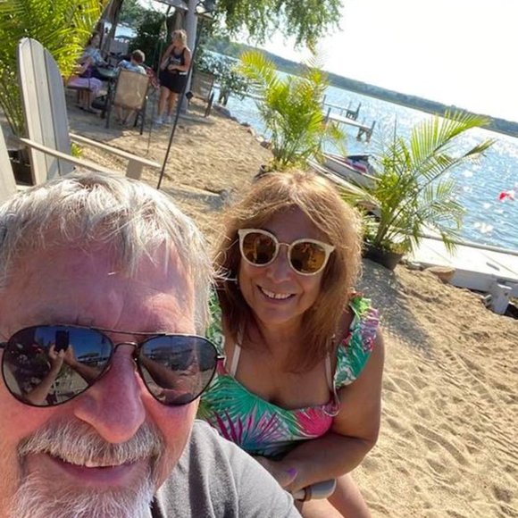 Meet your Posher's. Ellen & Brian - Picture 1 of 5